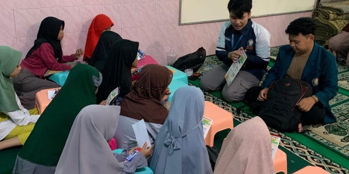 Cerdas Kelola Uang Jajan, Mahasiswa KKN Undip Edukasi Anak-Anak Mengenai Keuangan di TPA Shobirin