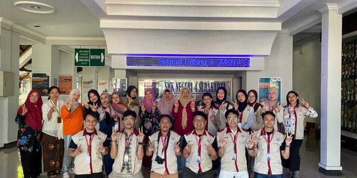 Mahasiswa KKN-T Tim 153 Universitas Diponegoro Gelar Sosialisasi “Transformasi Koperasi Sekolah” di SMKN 4 Surakarta Mahasiswa KKN-T Tim 153 Universitas Diponegoro Gelar Sosialisasi “Transformasi Koperasi Sekolah” di SMKN 4 Surakarta