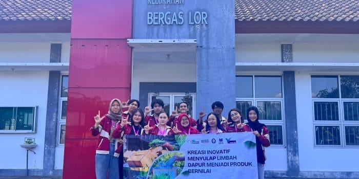 Mahasiswa KKN-T 108 UNDIP Gelar Workshop: Sulap Limbah Minyak Jelantah Jadi Lilin Bernilai Jual di Bergas Lor Mahasiswa KKN-T 108 UNDIP Gelar Workshop: Sulap Limbah Minyak Jelantah Jadi Lilin Bernilai Jual di Bergas Lor