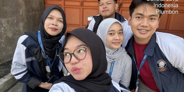 Mahasiswa KKN-T UNDIP IDBU 29 Tim 1.1 Kloter 1 Berkolaborasi Lakukan Surveilans SDGs Desa Berbasis Data di Desa Plumbon Sukoharjo Mahasiswa KKN-T UNDIP IDBU 29 Tim 1.1 Kloter 1 Berkolaborasi Lakukan Surveilans SDGs Desa Berbasis Data di Desa Plumbon Sukoharjo