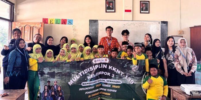 Kecil-Kecil Jago Pilah Sampah, Mahasiswa KKN-T 139 Undip Ajak Anak Madrasah Ibtidaiyah (MI) I’anatusshibyan Peduli Lingkungan Kecil-Kecil Jago Pilah Sampah, Mahasiswa KKN-T 139 Undip Ajak Anak Madrasah Ibtidaiyah (MI) I’anatusshibyan Peduli Lingkungan