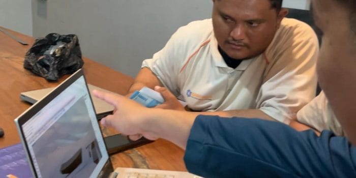 Inovatif! Tingkatkan Efisiensi Pengrajin, TIM 151 KKN-T UNDIP Hadirkan Digitalisasi Perhitungan Bahan Pembuatan Kapal Kayu di Kota Pekalongan Inovatif! Tingkatkan Efisiensi Pengrajin, TIM 151 KKN-T UNDIP Hadirkan Digitalisasi Perhitungan Bahan Pembuatan Kapal Kayu di Kota Pekalongan