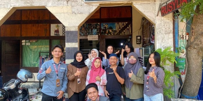 Dari Semarang, Untuk Nusantara! Mahasiswa KKN-T UNDIP Bantu Batik Rusyda untuk Tumbuh Dari Semarang, Untuk Nusantara! Mahasiswa KKN-T UNDIP Bantu Batik Rusyda untuk Tumbuh