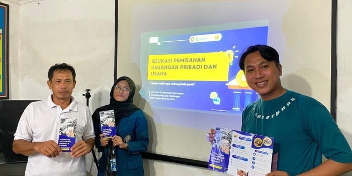 Pisahkan Uang, Selamatkan Usaha! Mahasiswa UNDIP Edukasi BUMDes dan Koperasi Blacanan mengenai Pengelolaan Keuangan Pisahkan Uang, Selamatkan Usaha! Mahasiswa UNDIP Edukasi BUMDes dan Koperasi Blacanan mengenai Pengelolaan Keuangan