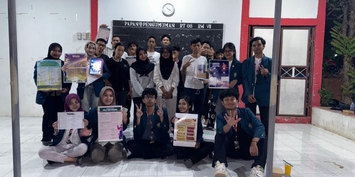 Go Digital from the Village, Aksi Nyata Mahasiswa KKN UNDIP Dorong Pemuda Melek IKD Demi Layanan Publik Inklusif dan Cerdas Go Digital from the Village, Aksi Nyata Mahasiswa KKN UNDIP Dorong Pemuda Melek IKD Demi Layanan Publik Inklusif dan Cerdas