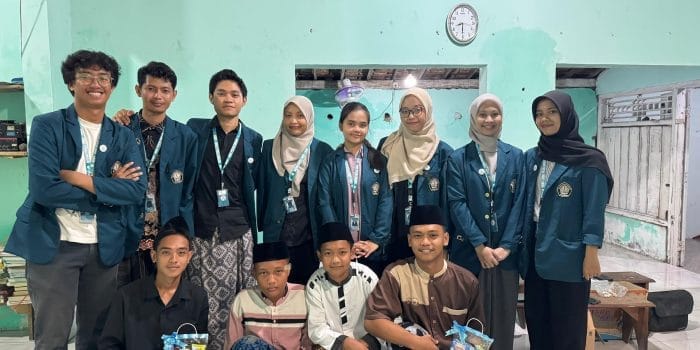 Mahasiswa KKN UNDIP Edukasi mengenai Potensi Makrobentos sebagai Bioindikator Ekosistem Pesisir Pantai di Desa Blacanan Pekalongan Mahasiswa KKN UNDIP Edukasi mengenai Potensi Makrobentos sebagai Bioindikator Ekosistem Pesisir Pantai di Desa Blacanan Pekalongan