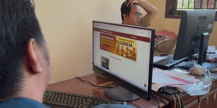 Mahasiswa KKN-T TIM 105 UNDIP Hadirkan Website untuk Tingkatkan Pemasaran UMKM Plamongansari