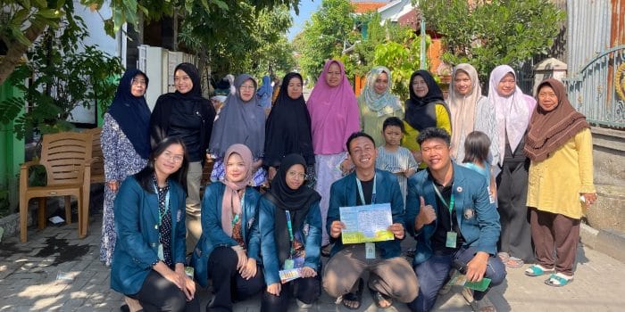 Digitalisasi UMKM Lokal, Mahasiswa KKN UNDIP Sosialisasikan WhatsApp Business ke Pelaku Usaha Lokal di Pedurungan Kidul Digitalisasi UMKM Lokal, Mahasiswa KKN UNDIP Sosialisasikan WhatsApp Business ke Pelaku Usaha Lokal di Pedurungan Kidul