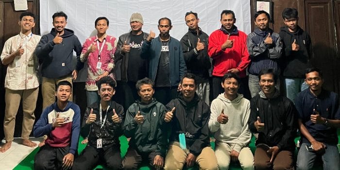 Mahasiswa KKN-T 147 Undip 2025 Mendorong Inovasi Pertanian dengan Penyuluhan Alat Penyiraman Otomatis untuk Petani Bunga Potong di Desa Berjo