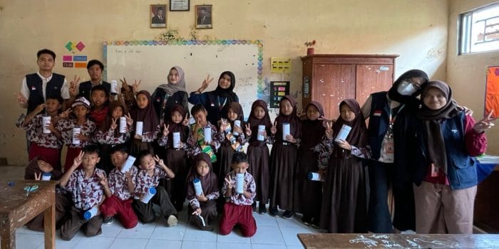 Aksi Nyata Mahasiswa UNDIP dalam Gerakan 3R untuk Roban Barat Aksi Nyata Mahasiswa UNDIP dalam Gerakan 3R untuk Roban Barat