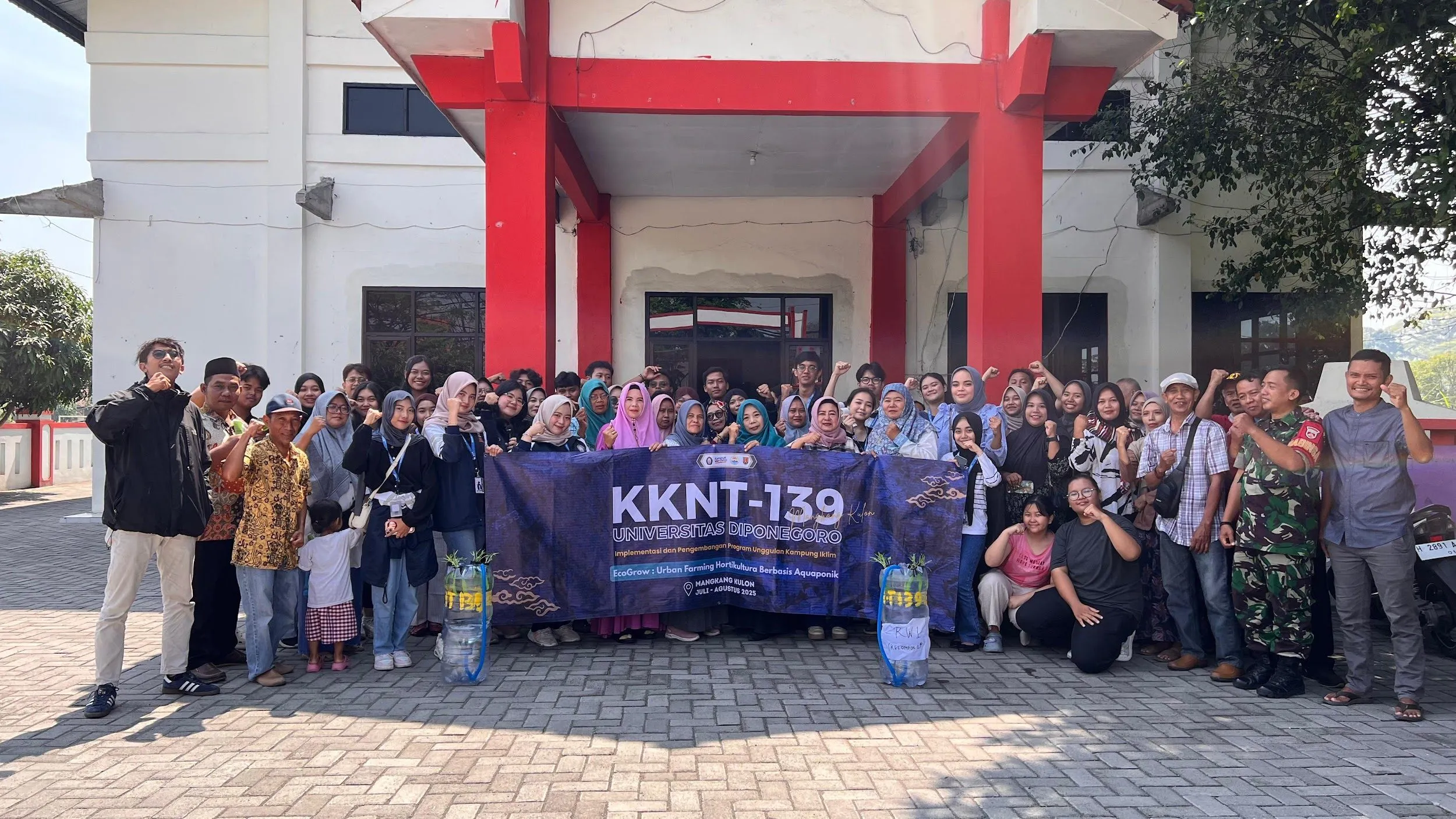 Galon Bekas Disulap Jadi Aquaponik