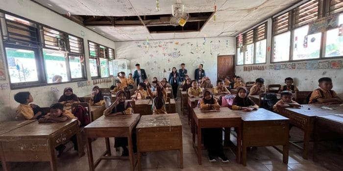 KKN UNDIP Tim 170 Kelompok 2 melaksanakan Program Kunjungan Literasi di SDN 1 dan 2 desa Bologarang 1ec06290-5c22-4bf3-819f-295cbdd8ba2e