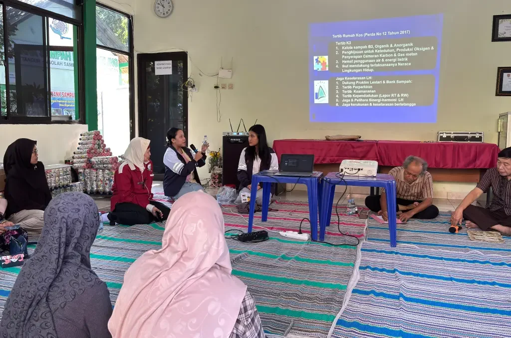 Gerakan Menuju Eco-Filantropi, Tim KKN-T 145 UNDIP Kelompok 5 Gagas Aliansi Sampah Kost Inklusif (AKSI KOS) sebagai Kolaborasi dengan Bank Sampah Mewujudkan Kost Ramah Lingkungan Gerakan Menuju Eco-Filantropi, Tim KKN-T 145 UNDIP Kelompok 5 Gagas Aliansi Sampah Kost Inklusif (AKSI KOS) sebagai Kolaborasi dengan Bank Sampah Mewujudkan Kost Ramah Lingkungan