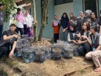 Mahasiswa KKN-T TIM 37 UNDIP Manfaatkan Limbah Plastik dan Organik sebagai Ketahanan Pangan Masyarakat RW 06 Kelurahan Tembalang 