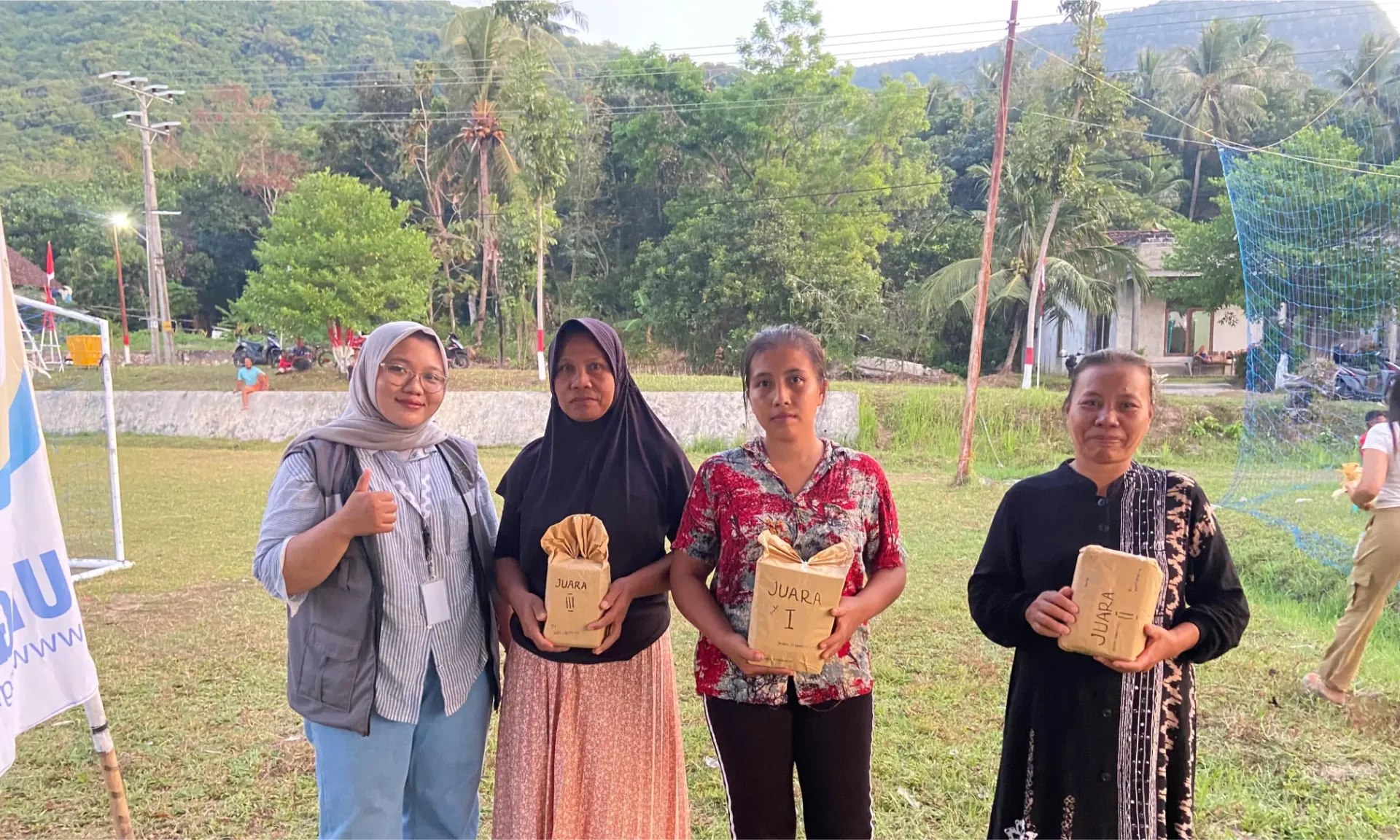 Mahasiswa KKN UPGRIS Adakan Lomba Meriah Bersama Warga Dusun Nyamplungan, Karimunjawa Mahasiswa KKN UPGRIS Adakan Lomba Meriah Bersama Warga Dusun Nyamplungan, Karimunjawa
