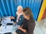 Digitalisasi Pencatatan Keuangan: Mahasiswa KKN-T UNDIP Perkenalkan Pencatatan Keuangan Digital Melalui Aplikasi Buku Warung pada UMKM Es Teh Champion di Kelurahan Plamongansari IMG_6237
