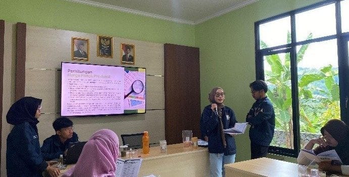 Mahasiswa KKN-T IDBU 61 UNDIP Latih Ibu-Ibu KWT Penggaron Hitung Harga Jual dan Laba Rugi Produk Atsiri Picture1