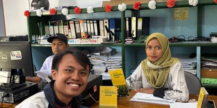 Mahasiswa KKN Kenalkan Potensi Tembakau Desa Kebonagung Lewat Leaflet Informasi Wisata dan Ekonomi Publikasi Berita
