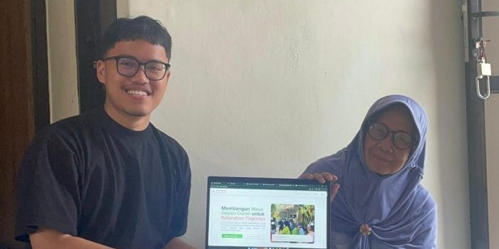 Mahasiswa KKN-T Undip Berdayakan Bank Sampah Mawar Merah Melalui Website Profil Digital Mahasiswa KKN-T Undip Berdayakan Bank Sampah Mawar Merah Melalui Website Profil Digital