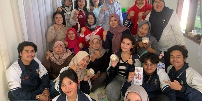Mengolah Jahe, Menyentuh Dunia Digital: Inovasi KKN Undip Dorong UMKM Herbal PKK Sambiroto Naik Kelas Program Kerja KKN-T 118 Sambiroto