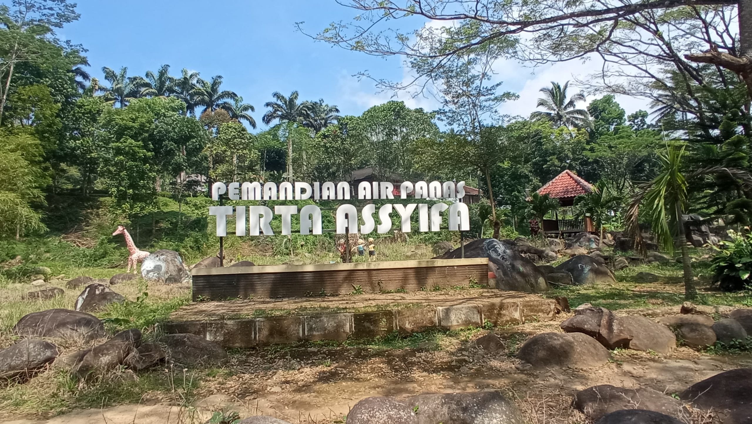Mahasiswa KKN-T IDBU 67 UNDIP Susun Masterplan untuk Pengembangan Wisata Pemandian Air Panas Tirta Assyifa di Desa Sangubanyu, Kabupaten Batang Mahasiswa KKN-T IDBU 67 UNDIP Susun Masterplan untuk Pengembangan Wisata Pemandian Air Panas Tirta Assyifa di Desa Sangubanyu, Kabupaten Batang