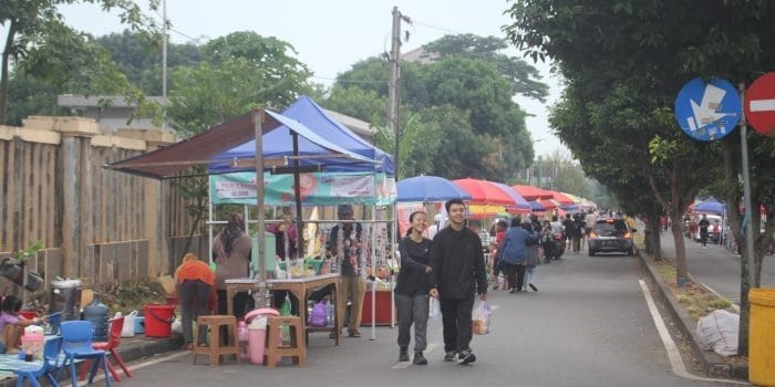 KKN Universitas Diponegoro Dorong UMKM Tembalang Melalui Program Car Free Day KKN Universitas Diponegoro Dorong UMKM Tembalang Melalui Program Car Free Day