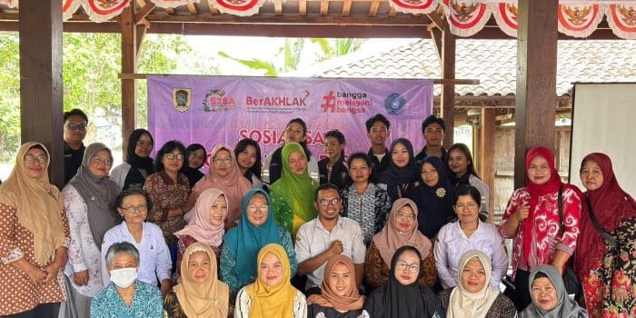 Mahasiswa KKN-T Tim 75 Universitas Diponegoro Turut Aktif dalam Kegiatan Sosial dan Keagamaan di Desa Kebon (Dokumentasi kegiatan senam rutin setiap minggu bersama ibu-ibu RT 02)App Image 2025-08-04 at 23.08.04_25c8cd28