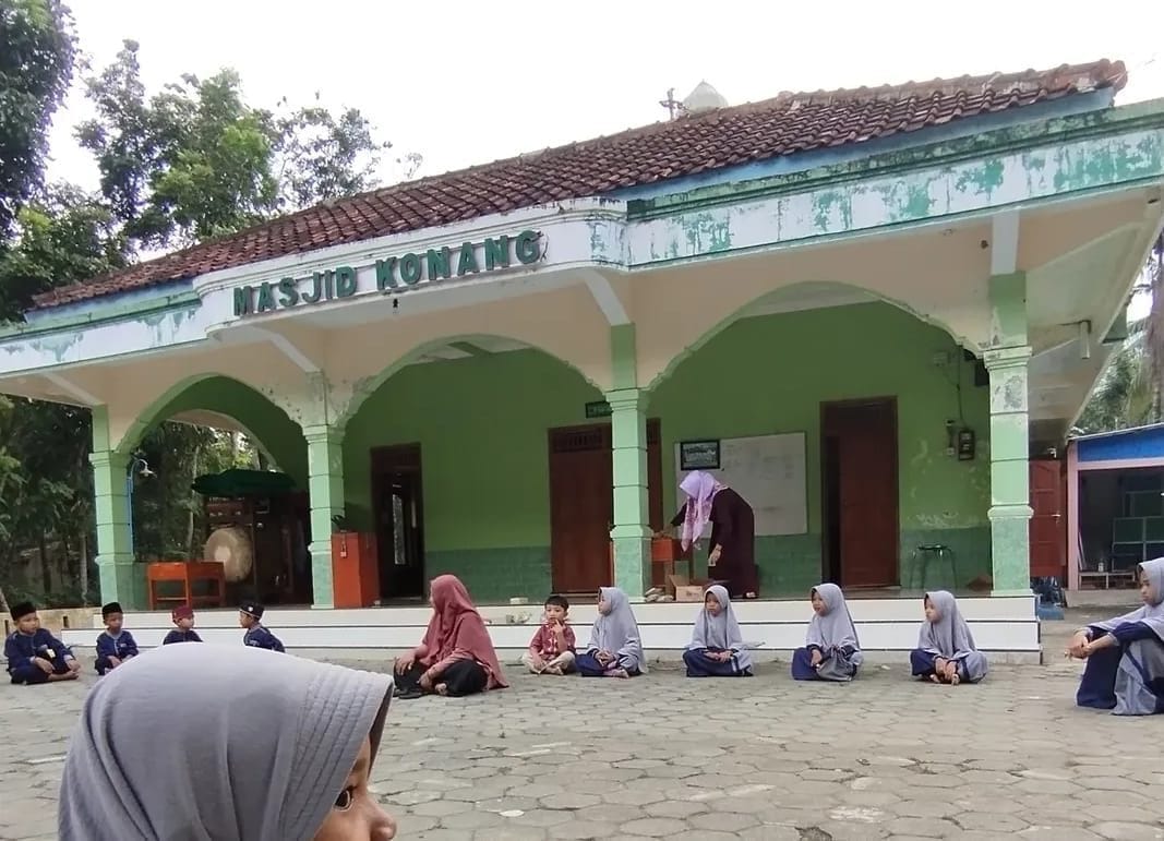 Mahasiswa KKN-T Tim 75 Universitas Diponegoro Turut Aktif dalam Kegiatan Sosial dan Keagamaan di Desa Kebon Mahasiswa KKN-T Tim 75 Universitas Diponegoro Turut Aktif dalam Kegiatan Sosial dan Keagamaan di Desa Kebon