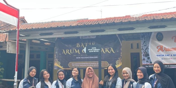Kolaborasi Mahasiswa KKN-T Tim 161 UNDIP Dalam Meningkatkan Citra Usaha dan Eksistensi UMKM Batik Arum Cempaka WhatsApp Image 2025-08-16 at 17.56.34