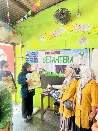 Tingkatkan Literasi Gizi, Mahasiswa KKN-T Undip Edukasi Keluarga Lewat Posyandu RW 04 A group of women standing in a roomDescription automatically generated