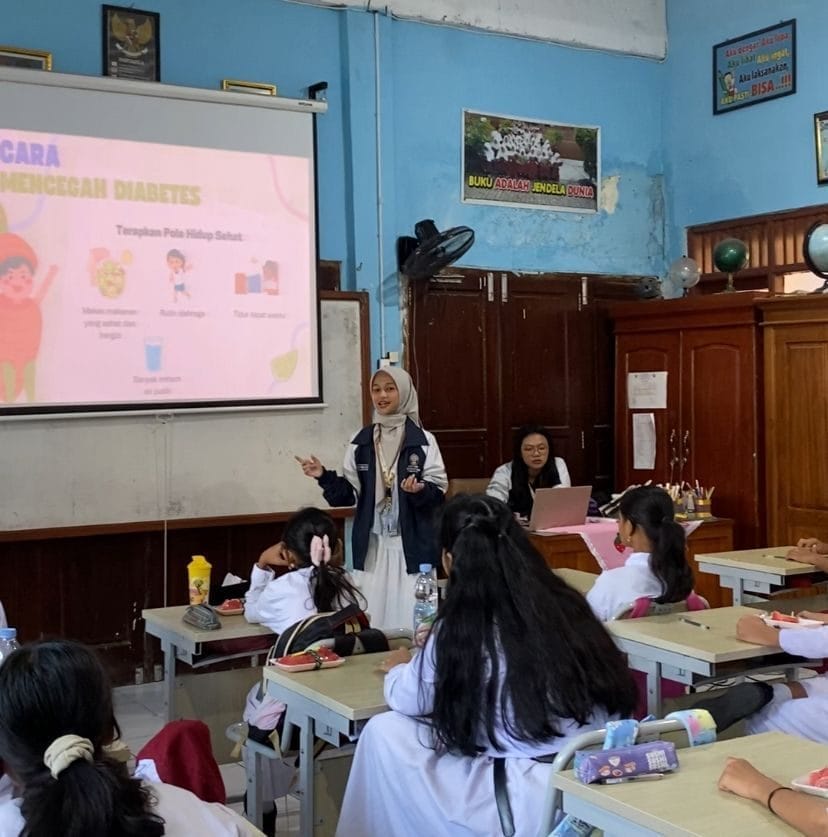 A person in a white robe standing in front of a classroomAI-generated content may be incorrect.