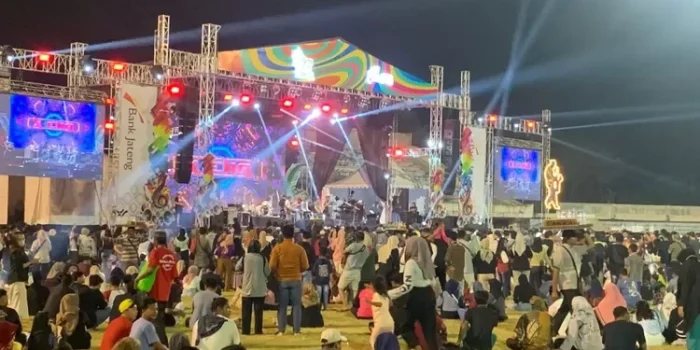 Bikin Melongo! Kendal Open Fair Pecahkan Rekor: Omzetnya Bikin Dompetmu Iri! Bikin Melongo! Kendal Open Fair Pecahkan Rekor: Omzetnya Bikin Dompetmu Iri!