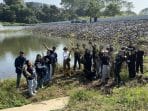 Wujudkan Waduk Bersih, KKN-T Rabuk Undip Gelar Aksi Gotong Royong Bersihkan Waduk Diponegoro