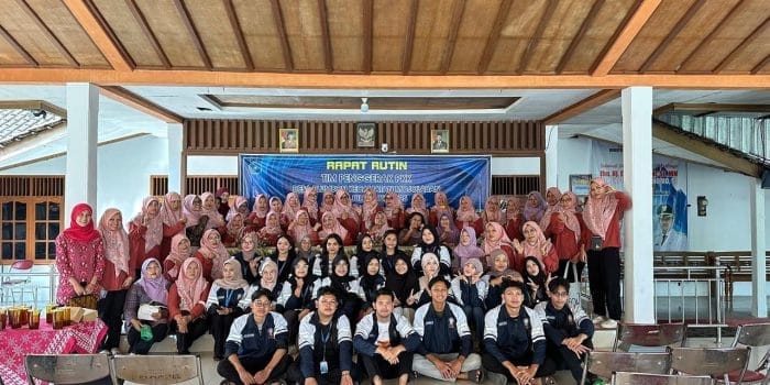 Menuju Lingkungan yang Lebih Bersih, Mahasiswa KKN-T 29 IDBU UNDIP & IBU PKK Desa Plumbon Gelar Sosialisasi Pengelolaan Sampah Rumah Tangga dengan Metode Daur Ulang