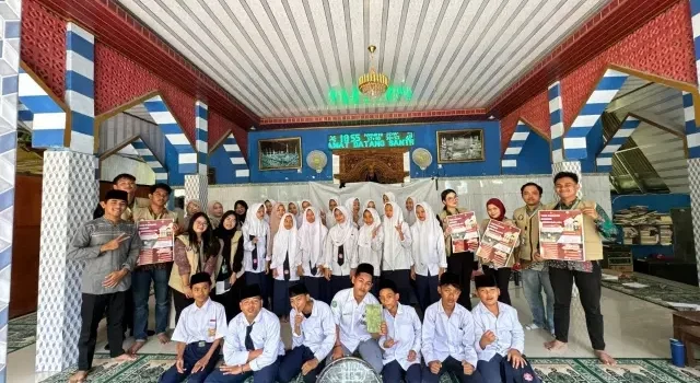 Mahasiswa KKN-T IDBU Tim 69 Kelompok 2 Universitas Diponegoro Lakukan Sosialisasi dan Membuat Study Guide Book tentang Pengenalan Hukum Kepada Santri Dan Santriwati Pondok Pesantren Nurul Quran