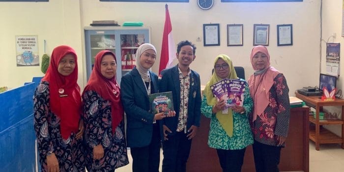 Tanamkan Cinta Lingkungan Sejak Dini, Mahasiswa KKN UNDIP Memperkenalkan Modul Literasi Hijau “Aku Sayang Bumi!” ke TK Negeri Gayamsari