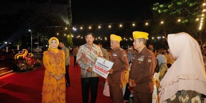 TERUNGKAP! Alasan Gubernur Jateng Beri Hadiah "Mewah" ke Sosok-Sosok Ini di HUT RI, Bikin Merinding! TERUNGKAP! Alasan Gubernur Jateng Beri Hadiah "Mewah" ke Sosok-Sosok Ini di HUT RI, Bikin Merinding!