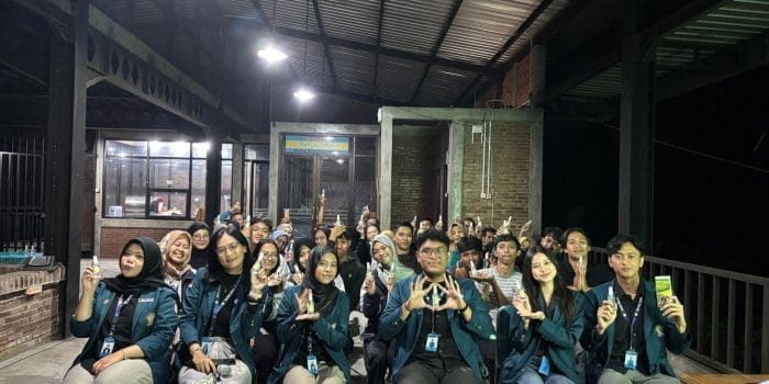 Manfaatkan Limbah, Mahasiswa KKN Tim-87 Undip Hadirkan Pembuatan Pupuk Organik Berbahan Kotoran Ternak dan Cangkang Telur di Desa Banyuanyar Manfaatkan Limbah, Mahasiswa KKN Tim-87 Undip Hadirkan Pembuatan Pupuk Organik Berbahan Kotoran Ternak dan Cangkang Telur di Desa Banyuanyar