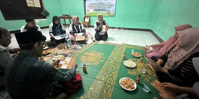 Mahasiswa KKN-T Undip Dorong Peningkatan Ekonomi Peternak di Dusun Bringin Desa Tumbrep Lewat Inovasi Jamu Cekok dan Edukasi Bisnis Mahasiswa KKN-T Undip Dorong Peningkatan Ekonomi Peternak di Dusun Bringin Desa Tumbrep Lewat Inovasi Jamu Cekok dan Edukasi Bisnis