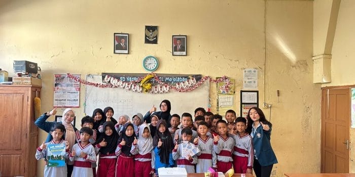 Air Bersih, Tanggung Jawab Kita! Mahasiswa KKN UNDIP Bangun Kesadaran Anak SDN 1 Plumbon Air Bersih, Tanggung Jawab Kita! Mahasiswa KKN UNDIP Bangun Kesadaran Anak SDN 1 Plumbon