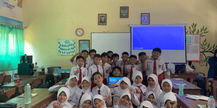 Menyelami Dunia Bawah Laut, Tanpa Harus ke Laut! Mahasiswa KKN UNDIP Ajak Anak SDN Pedurungan Kidul 02 Belajar Cinta Laut Sejak Dini Menyelami Dunia Bawah Laut, Tanpa Harus ke Laut! Mahasiswa KKN UNDIP Ajak Anak SDN Pedurungan Kidul 02 Belajar Cinta Laut Sejak Dini
