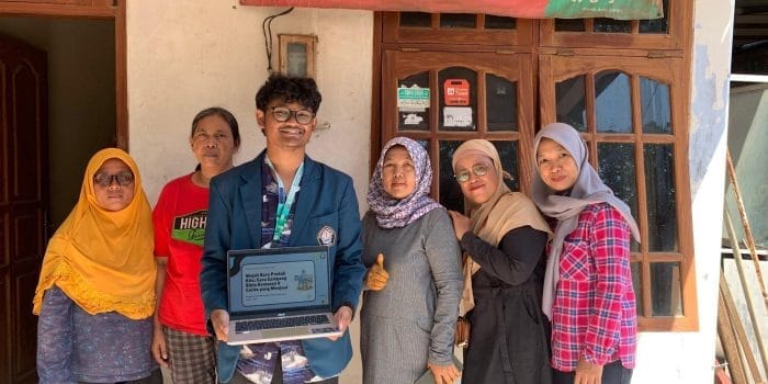 Mahasiswa KKN-T 104 Universitas Diponegoro Beri ‘Wajah Baru’ Produk UMKM Pedurungan Kidul, Omzet Siap Naik!