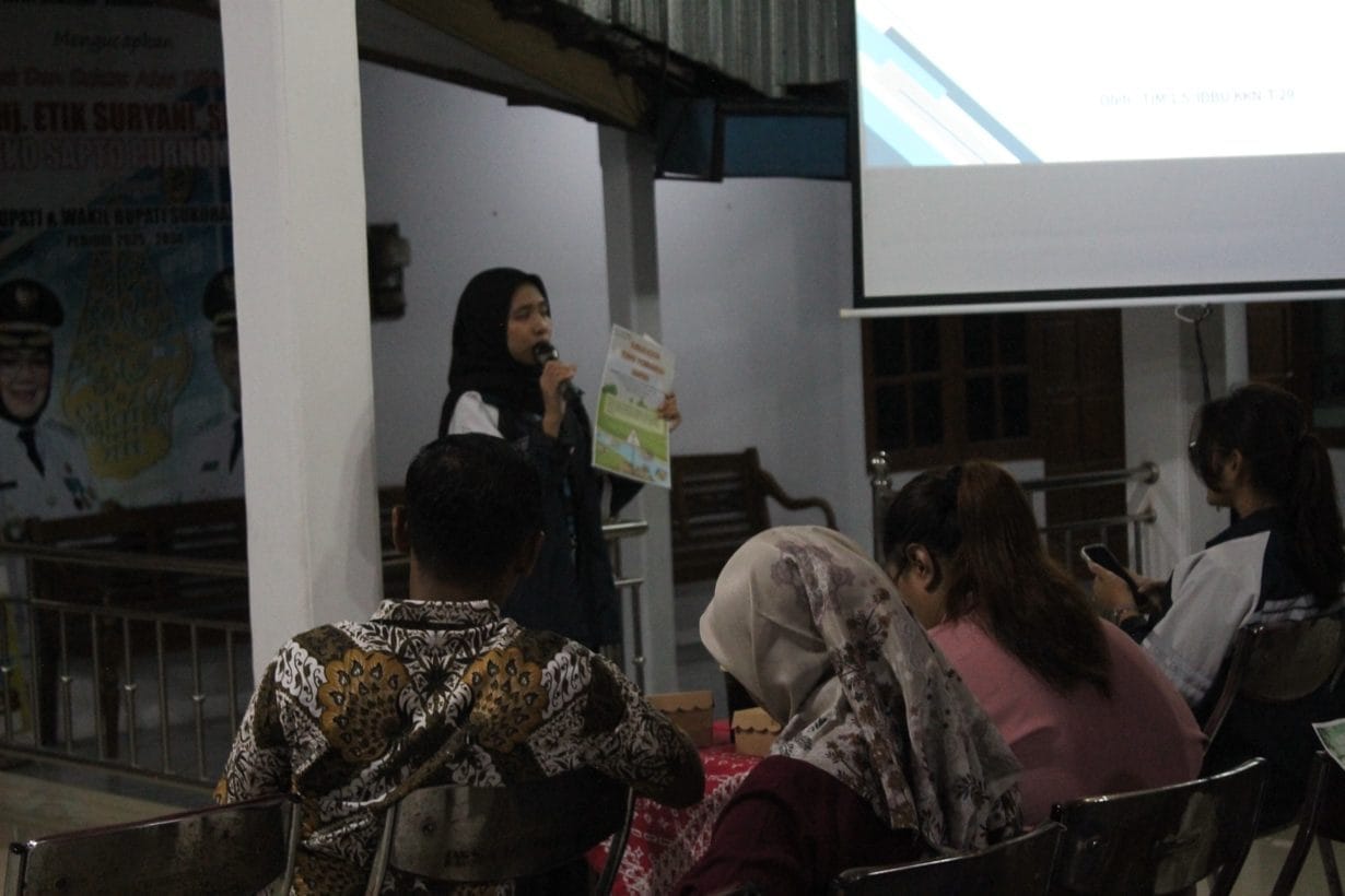 Mahasiswa KKN Undip Bangun Kesadaran Lingkungan Desa Plumbon Lewat Sosialisasi Peraturan Larangan Membuang Sampah di Sekitar Aliran Sungai Desa