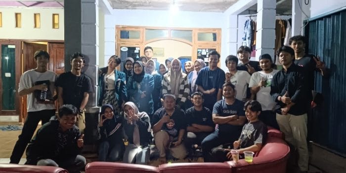 Mahasiswa KKN-T 118 UNDIP Gelar Edukasi Legalitas Usaha dan Digitalisasi Transaksi di Karang Taruna RW 2 Sambiroto Mahasiswa KKN-T 118 UNDIP Gelar Edukasi Legalitas Usaha dan Digitalisasi Transaksi di Karang Taruna RW 2 Sambiroto