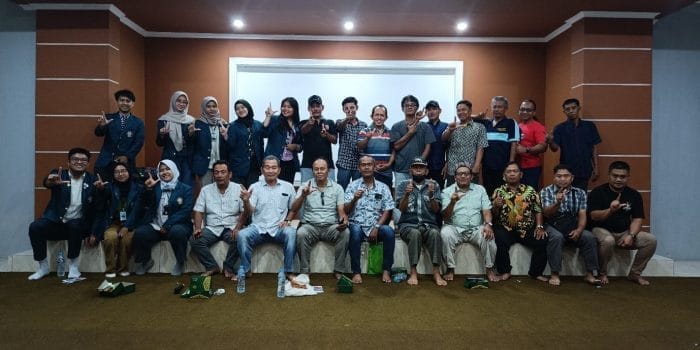 Mahasiswa Hukum UNDIP Beri Edukasi mengenai UU ITE, Dorong Literasi Digital Warga RW 2 Sambiroto Mahasiswa Hukum UNDIP Beri Edukasi mengenai UU ITE, Dorong Literasi Digital Warga RW 2 Sambiroto
