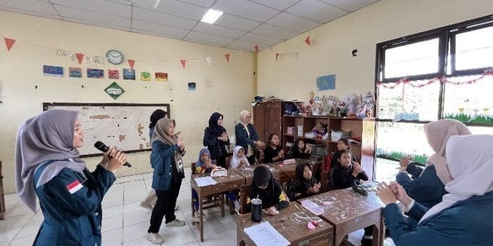 Mahasiswa KKN-T UNDIP 2025 Edukasi Siswa SDN Jabungan Tentang Pemilahan Sampah Sebagai Upaya Pencegahan Penyakit Menular