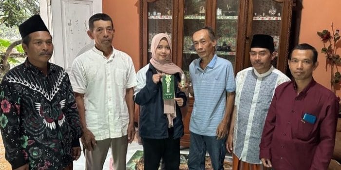 Peternak Kambing dan Domba di Dusun Bringin Antusias Ikuti Pelatihan Hand Sanitizer Alami oleh Mahasiswa KKN-T UNDIP Peternak Kambing dan Domba di Dusun Bringin Antusias Ikuti Pelatihan Hand Sanitizer Alami oleh Mahasiswa KKN-T UNDIP