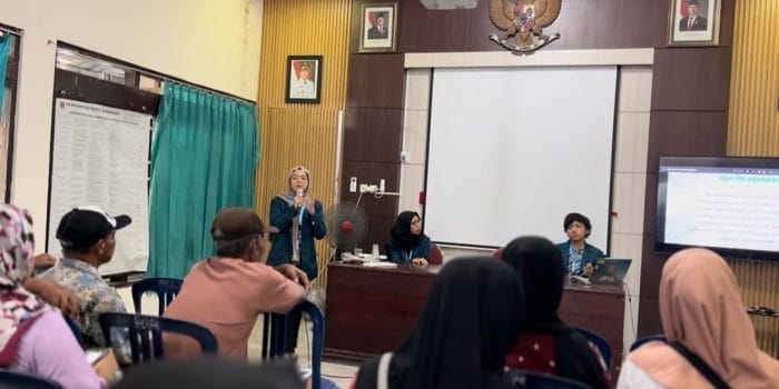 Mahasiswa KKN-T UNDIP Kenalkan Aquaponik Lele Sederhana di Era Digital, Solusi Cerdas dan Ramah Lingkungan untuk Ketahanan Pangan Keluarga Mahasiswa KKN-T UNDIP Kenalkan Aquaponik Lele Sederhana di Era Digital, Solusi Cerdas dan Ramah Lingkungan untuk Ketahanan Pangan Keluarga