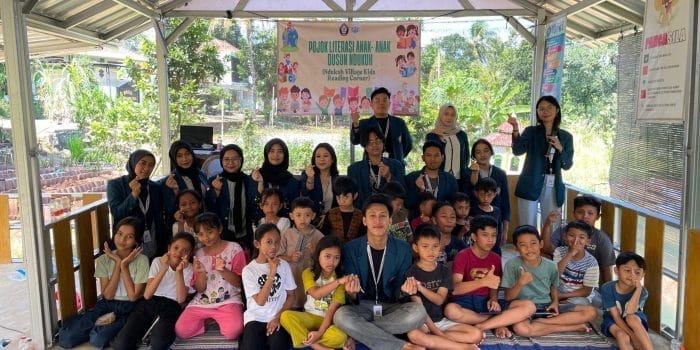 Mahasiswa KKN UNDIP Kemas Literasi Pertanian dalam Permainan Interaktif di Pojok Literasi Desa Pakintelan, Gunungpati Mahasiswa KKN UNDIP Kemas Literasi Pertanian dalam Permainan Interaktif di Pojok Literasi Desa Pakintelan, Gunungpati