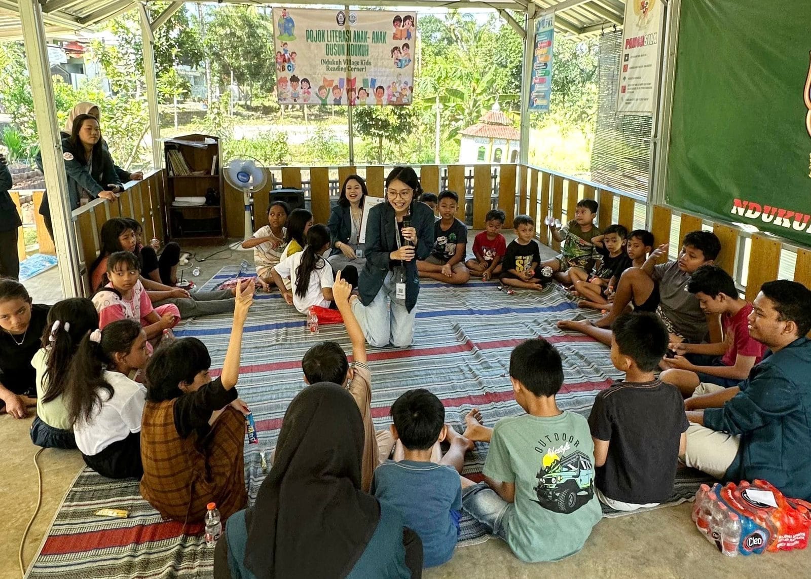 Mahasiswa KKN UNDIP Kemas Literasi Pertanian dalam Permainan Interaktif di Pojok Literasi Desa Pakintelan, Gunungpati Mahasiswa KKN UNDIP Kemas Literasi Pertanian dalam Permainan Interaktif di Pojok Literasi Desa Pakintelan, Gunungpati